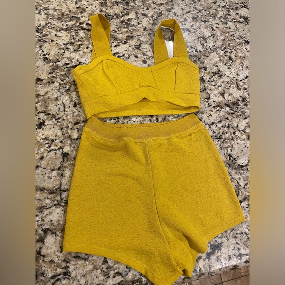 Yellow Zara shorts and crop top set - Picture 5 of 5